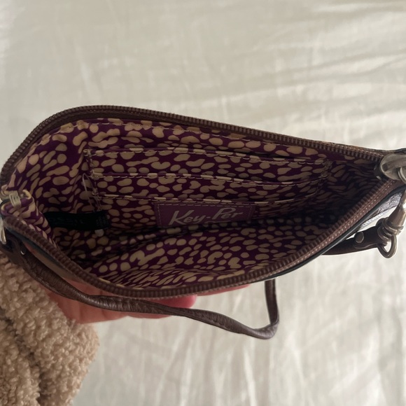 Fossil Key-Per Wristlet with Leather Trim Coated Canvas Bird print - Picture 2 of 3